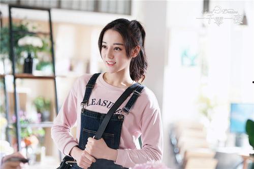 热巴邓伦圈内爆料,揭秘娱乐圈的甜蜜与辛酸  第1张